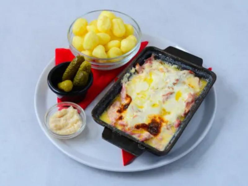 Kolenica u sosu do rena i kajmaka